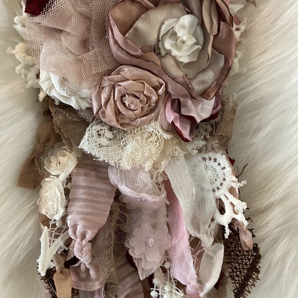 Handmade floral pin/ corsage - Picture 3 of 3